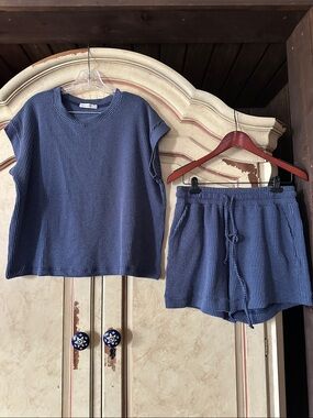 Zenana Outfitters Ribbed Knit Lounge Short Set in Navy size Medium